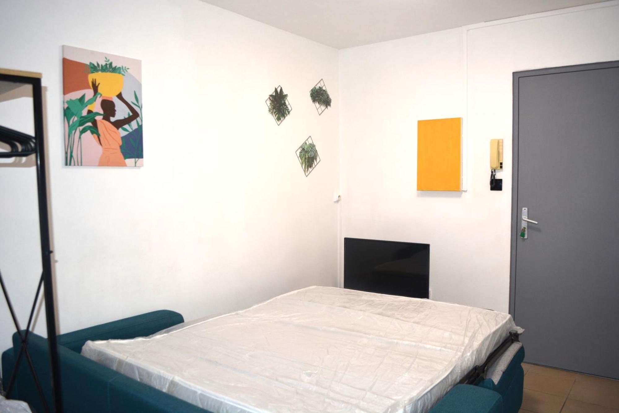Comme Chez Soi - Studio Tout Equipe - By Sister Home Сен Дьони Екстериор снимка